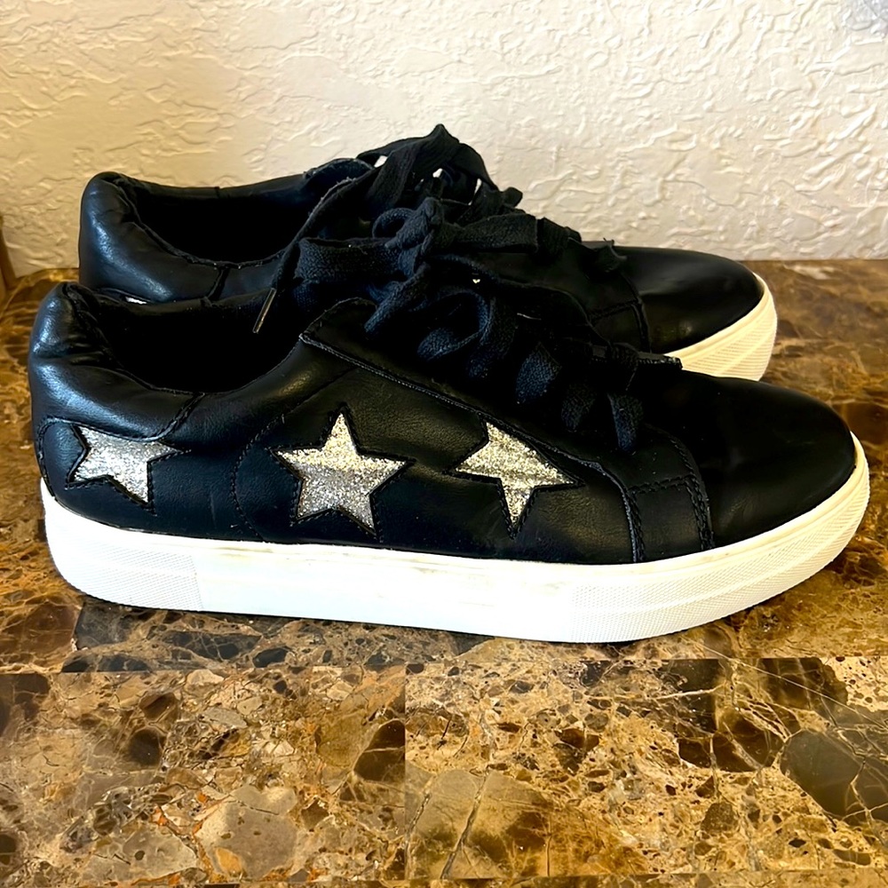 NWT BLACK ABOUND TENNIS SHOES